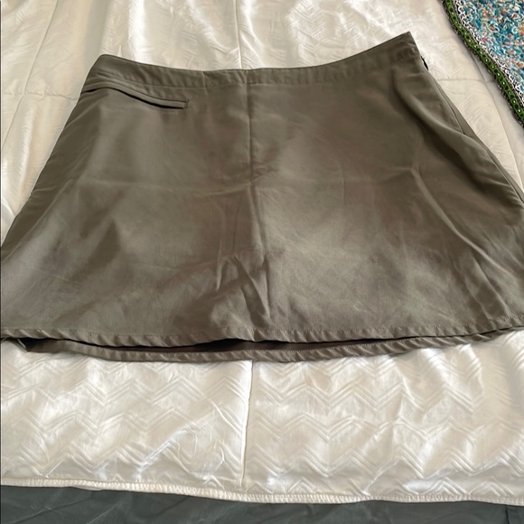 Patagonia Green A-Line Mini Skort for Casual Occasions - Picture 1 of 6